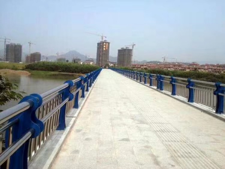 不銹鋼復(fù)合管護(hù)欄